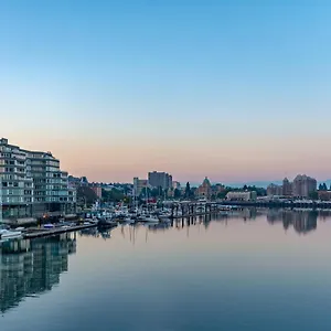 Regent Waterfront & Hotel Victoria